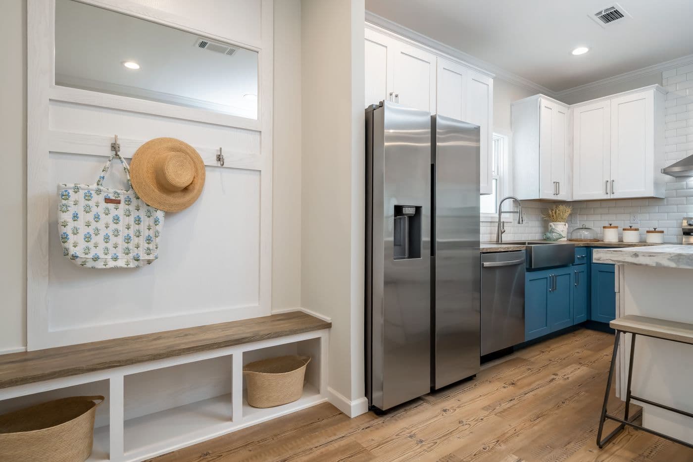 Tiffany kitchen home features