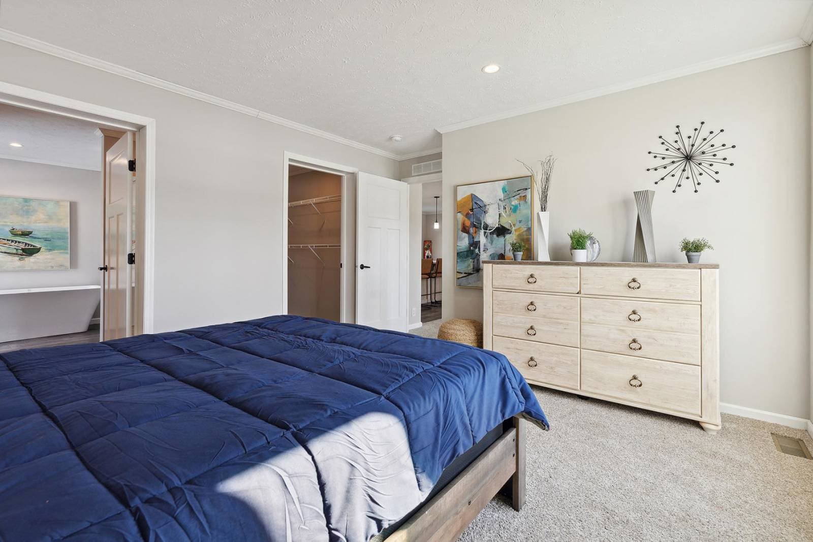 N620 bedroom home features