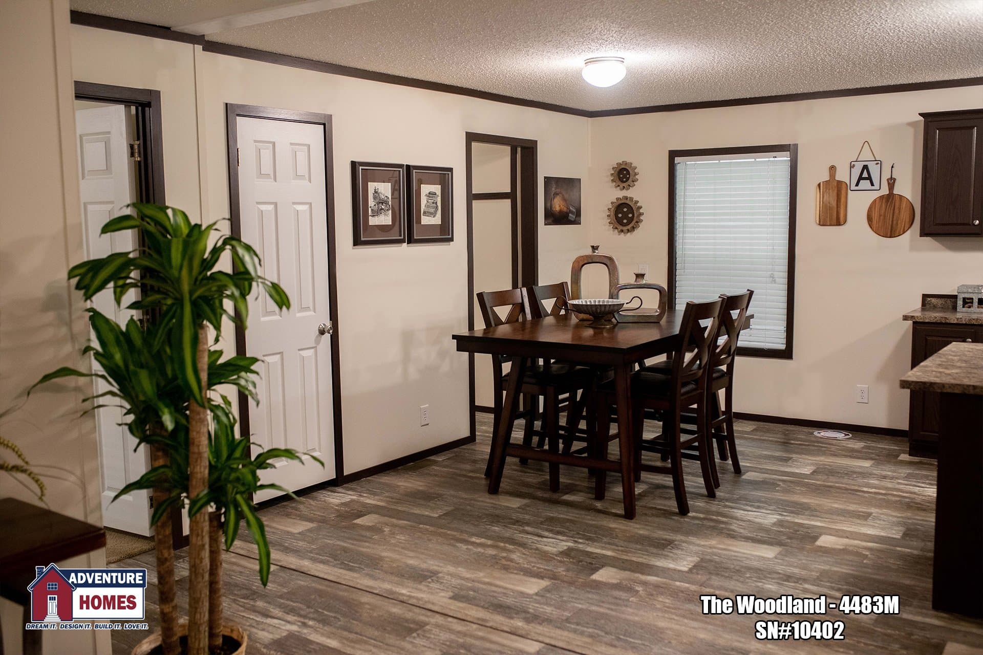 Woodland | 4483m interior home features