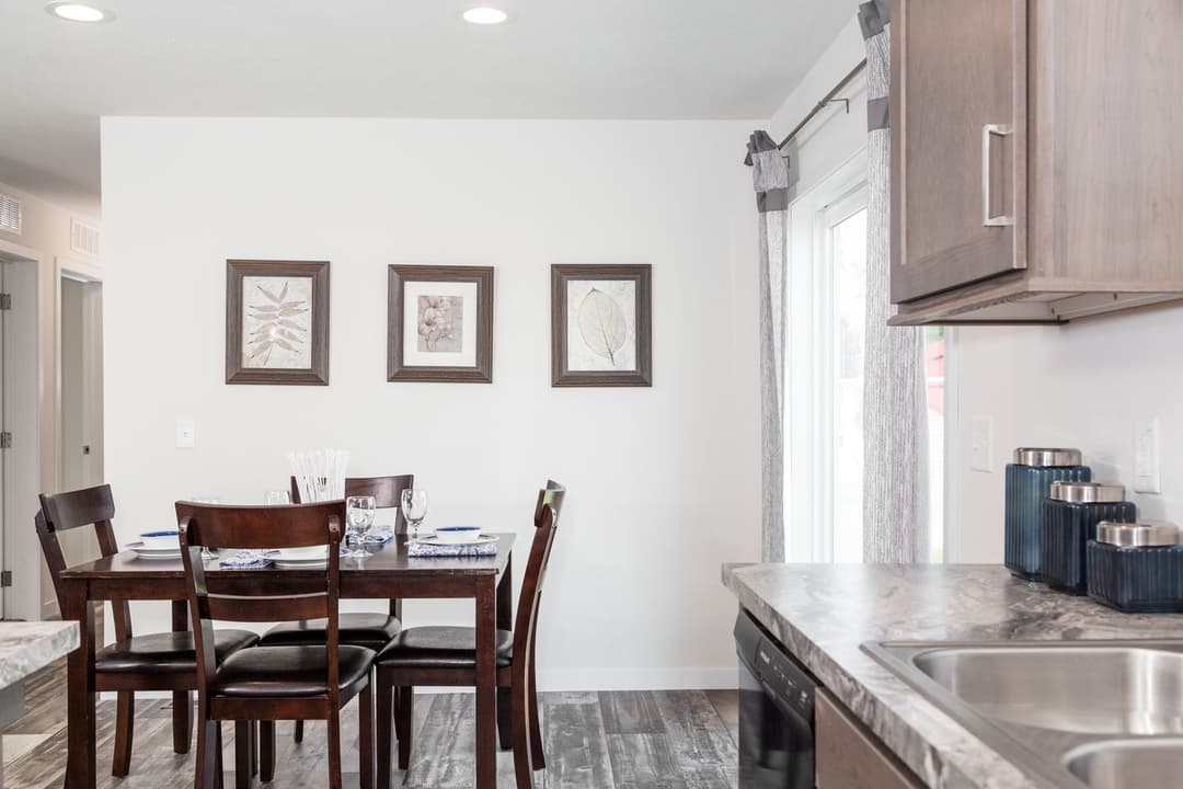 Somerset dr kitchen home features