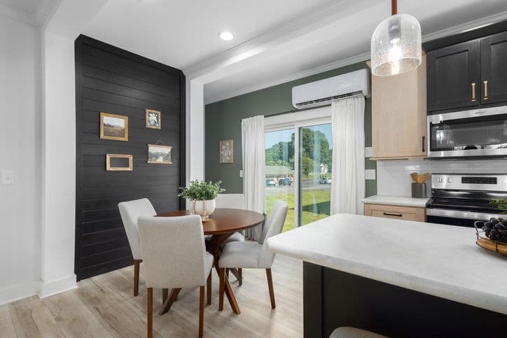 Meadowbrook 32361a interior home features