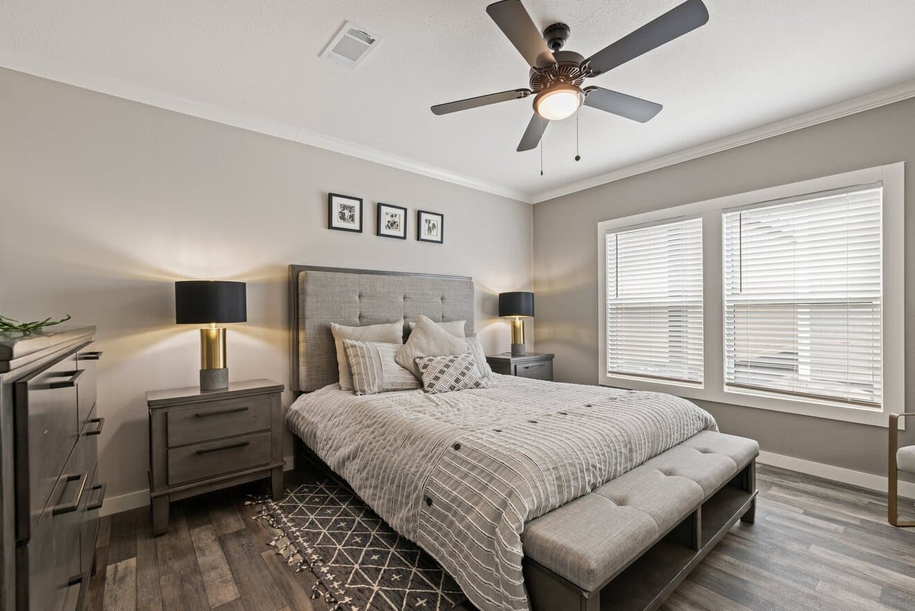 Palladium 30543d bedroom home features