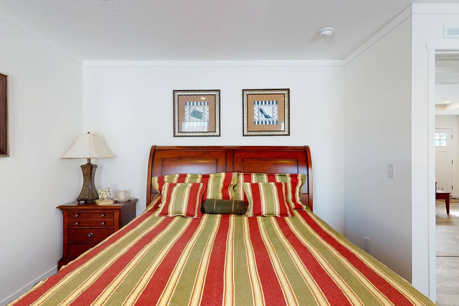 East point - intrigue bedroom home features