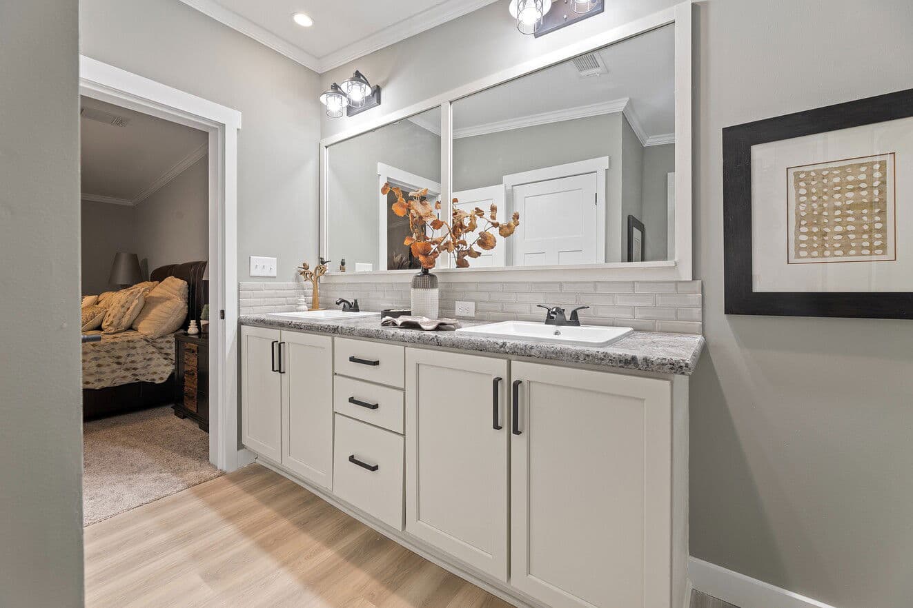 Pelican bay ii 30764b bathroom home features