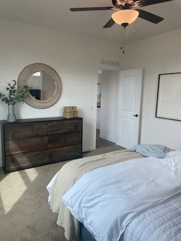 Kritzer bedroom home features