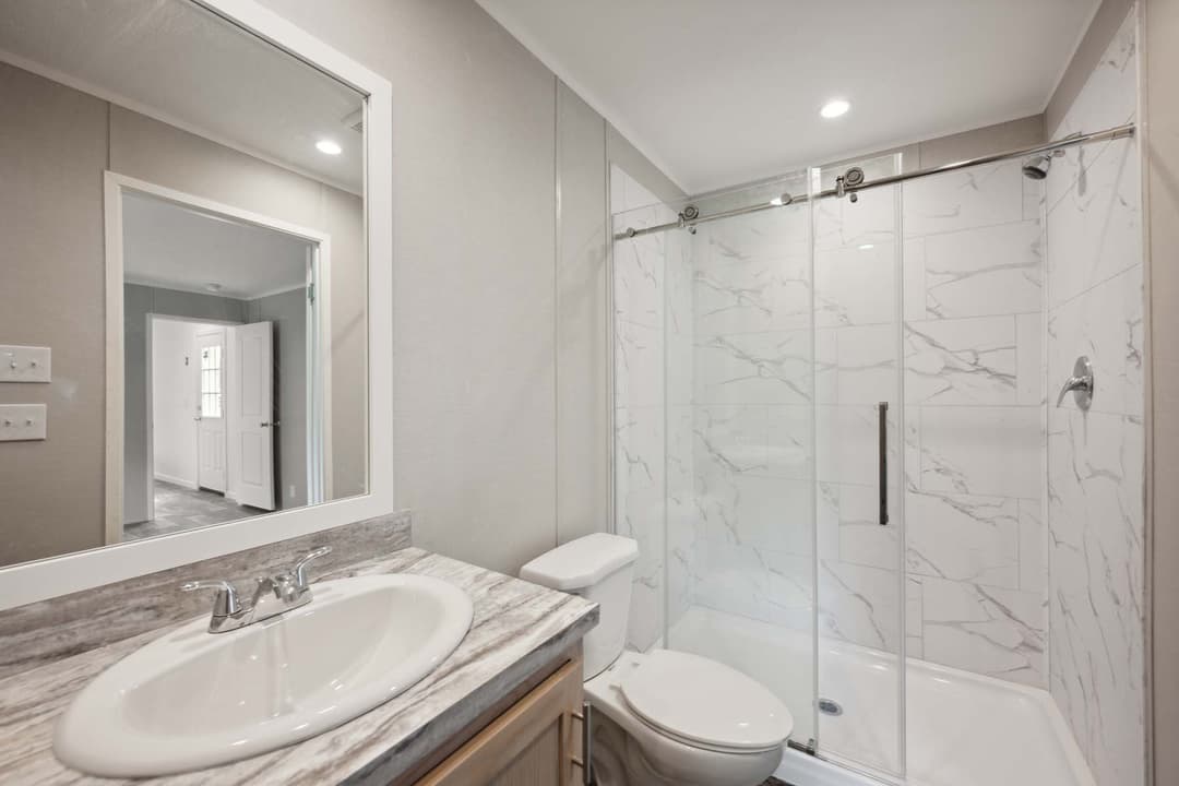 Achiever 6903 bathroom home features