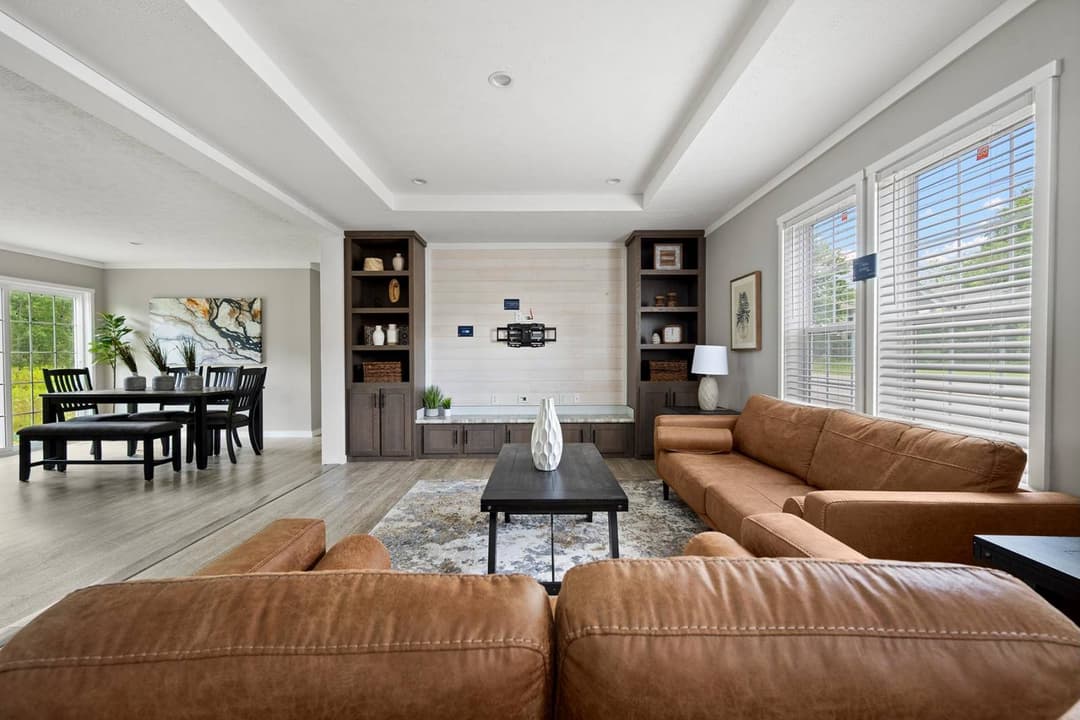 Pursuit interior home features