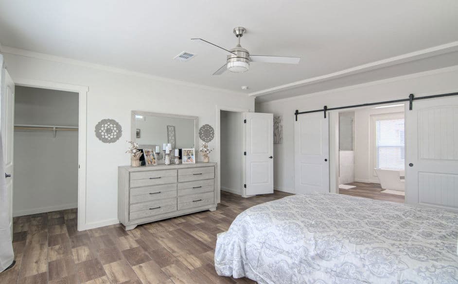 Pearl 6380  home features