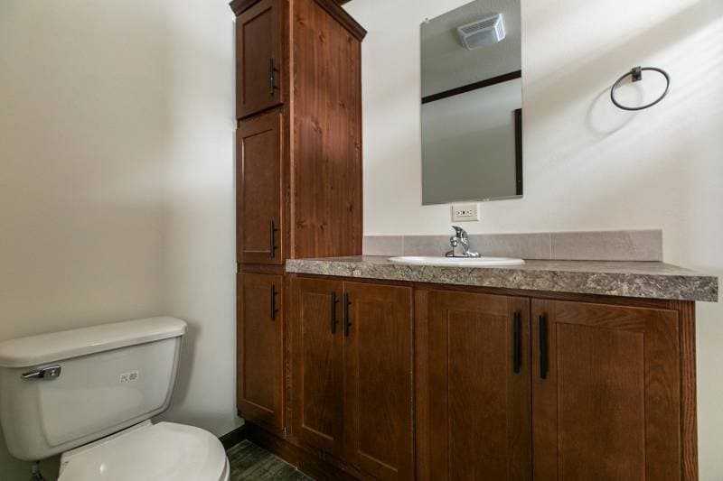 Arlington e460 bathroom home features