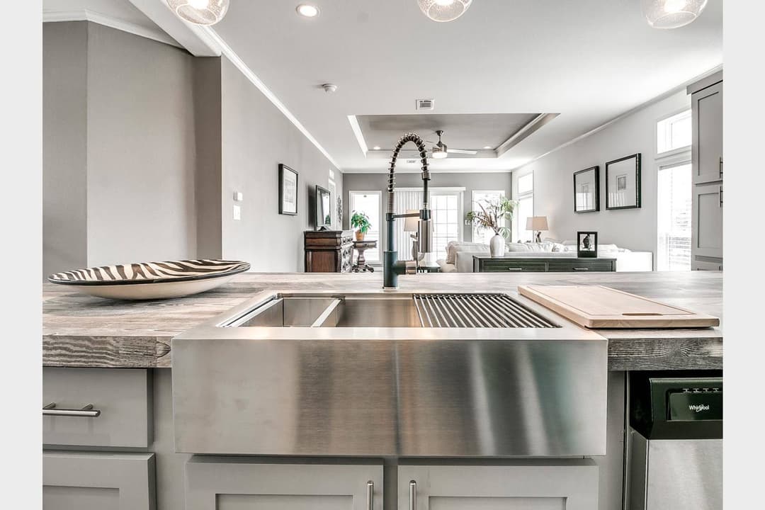 Titan extreme 3266a [the aspen] kitchen home features