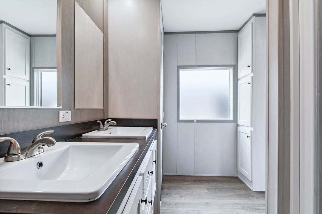 Resolution 16682x bathroom home features