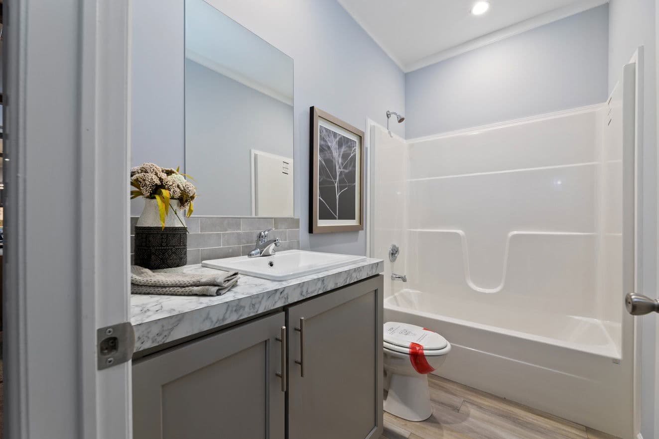 Finley 28684a bathroom home features