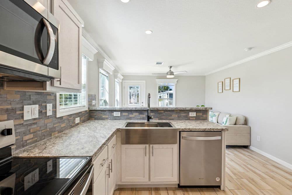 Bigbee kitchen home features