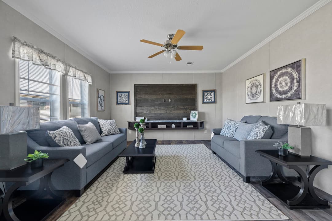 Keaton w/activity room interior home features