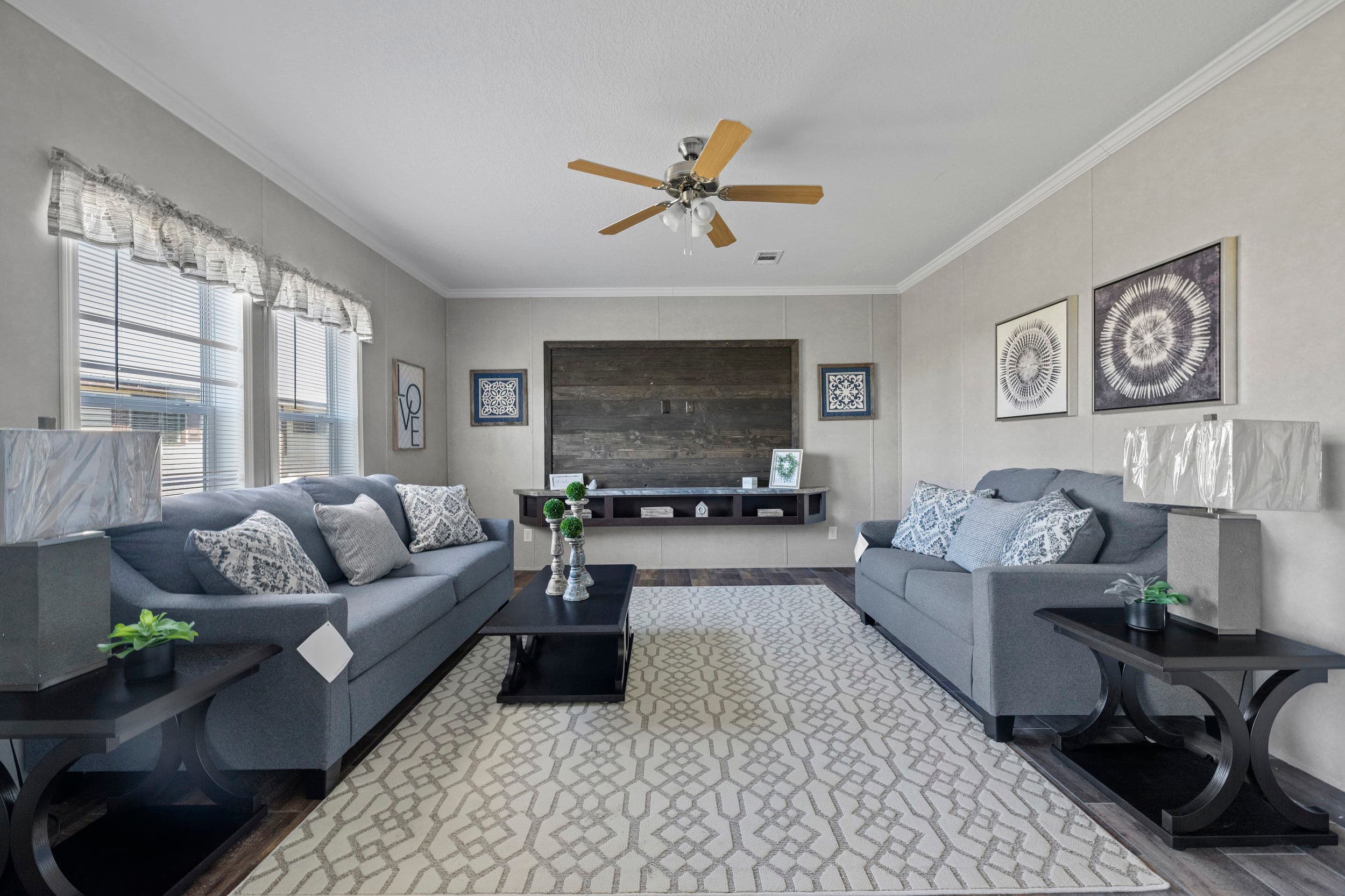 Keaton w/activity room interior home features