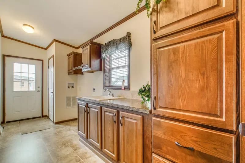 Lexington c208 interior home features