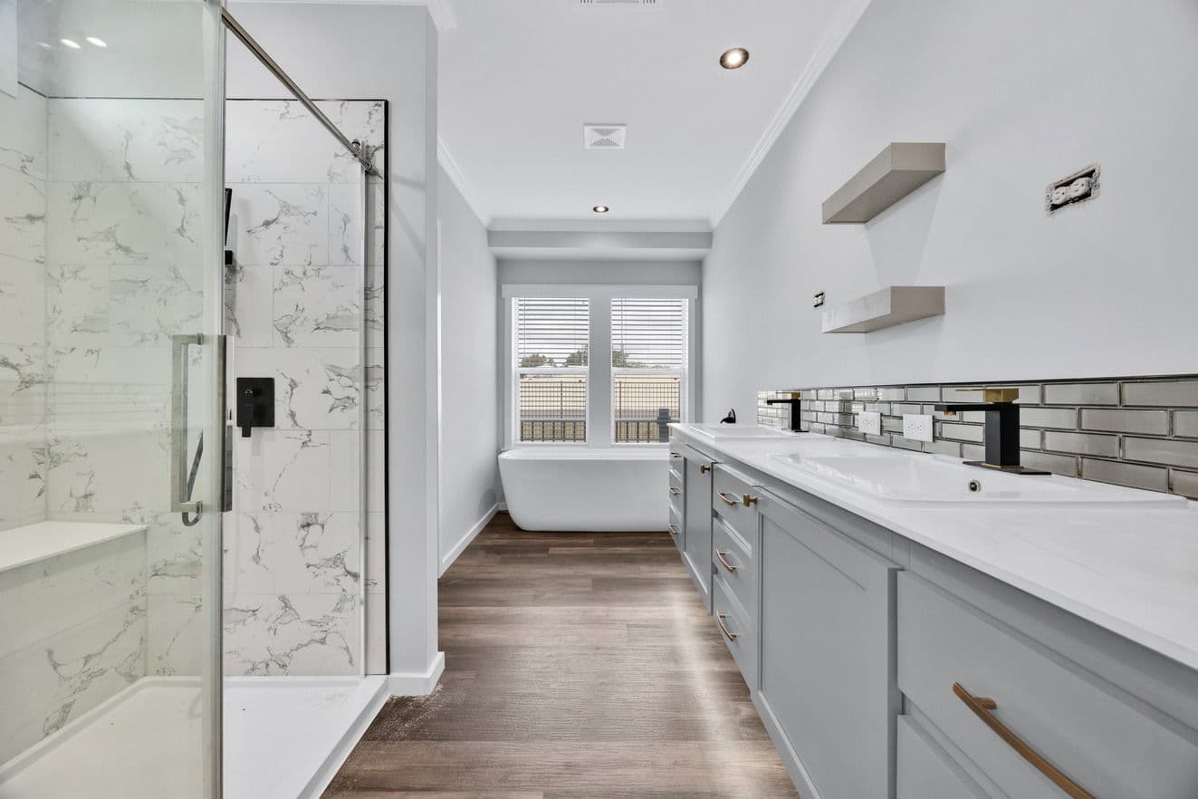 Draper 40764a bathroom home features