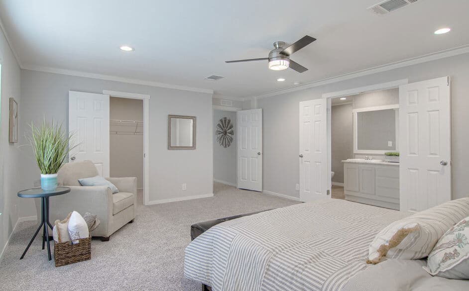 Trailblazer t76b bedroom home features