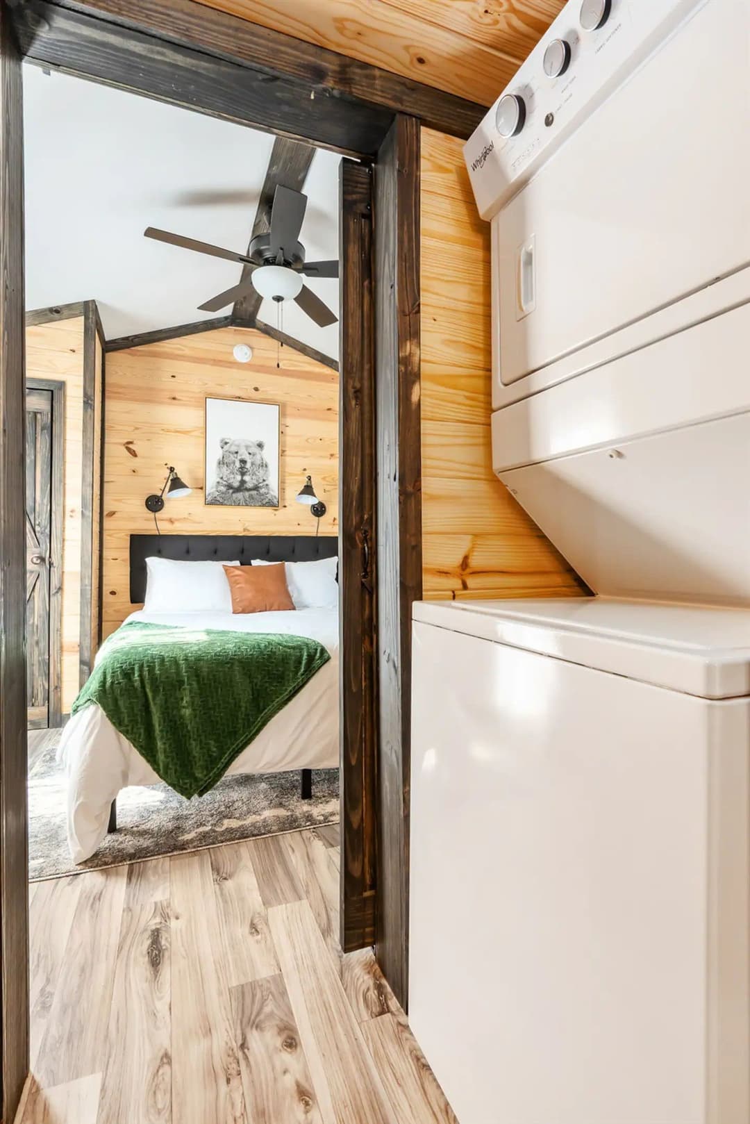 Whispering pines | 4b 100 interior home features