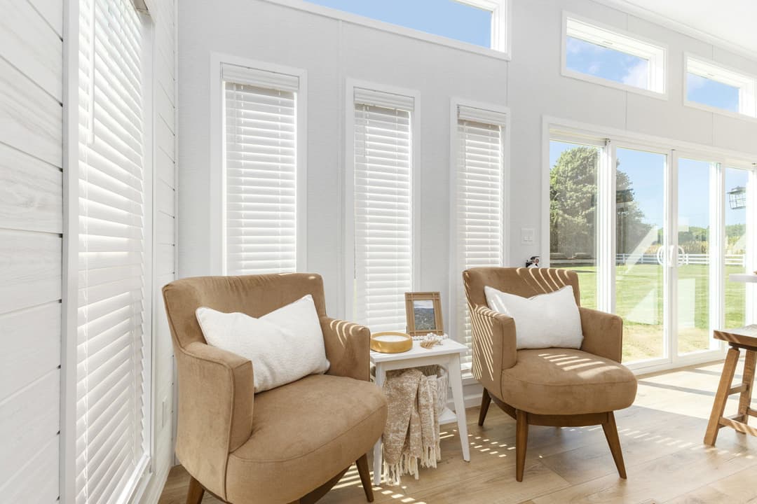 Island 6449 interior home features