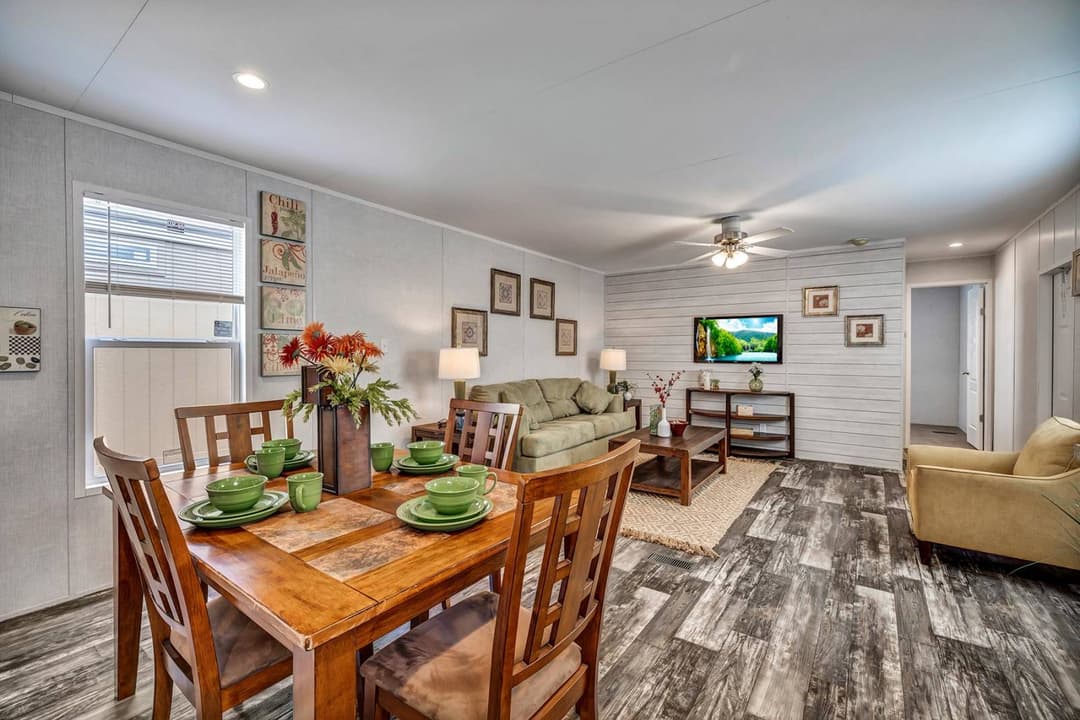 Rm1656a interior home features