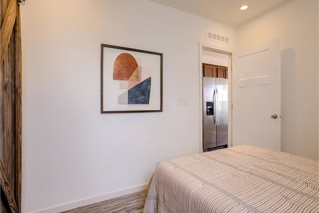 Country cottage bedroom home features