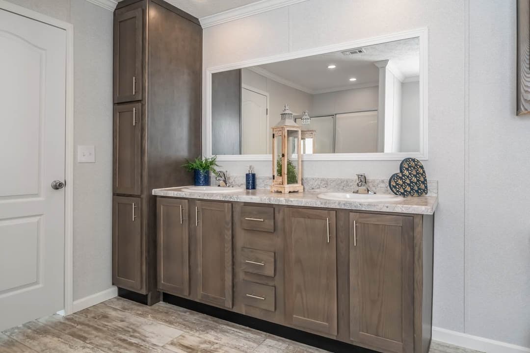 Nova bathroom home features