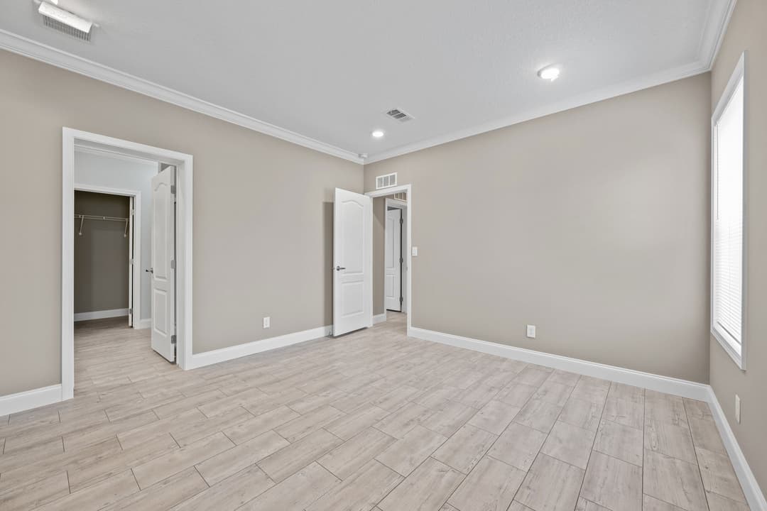 Siesta bedroom home features