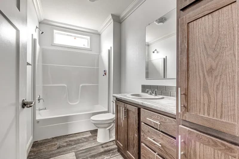 Skyliner 6380p bathroom home features