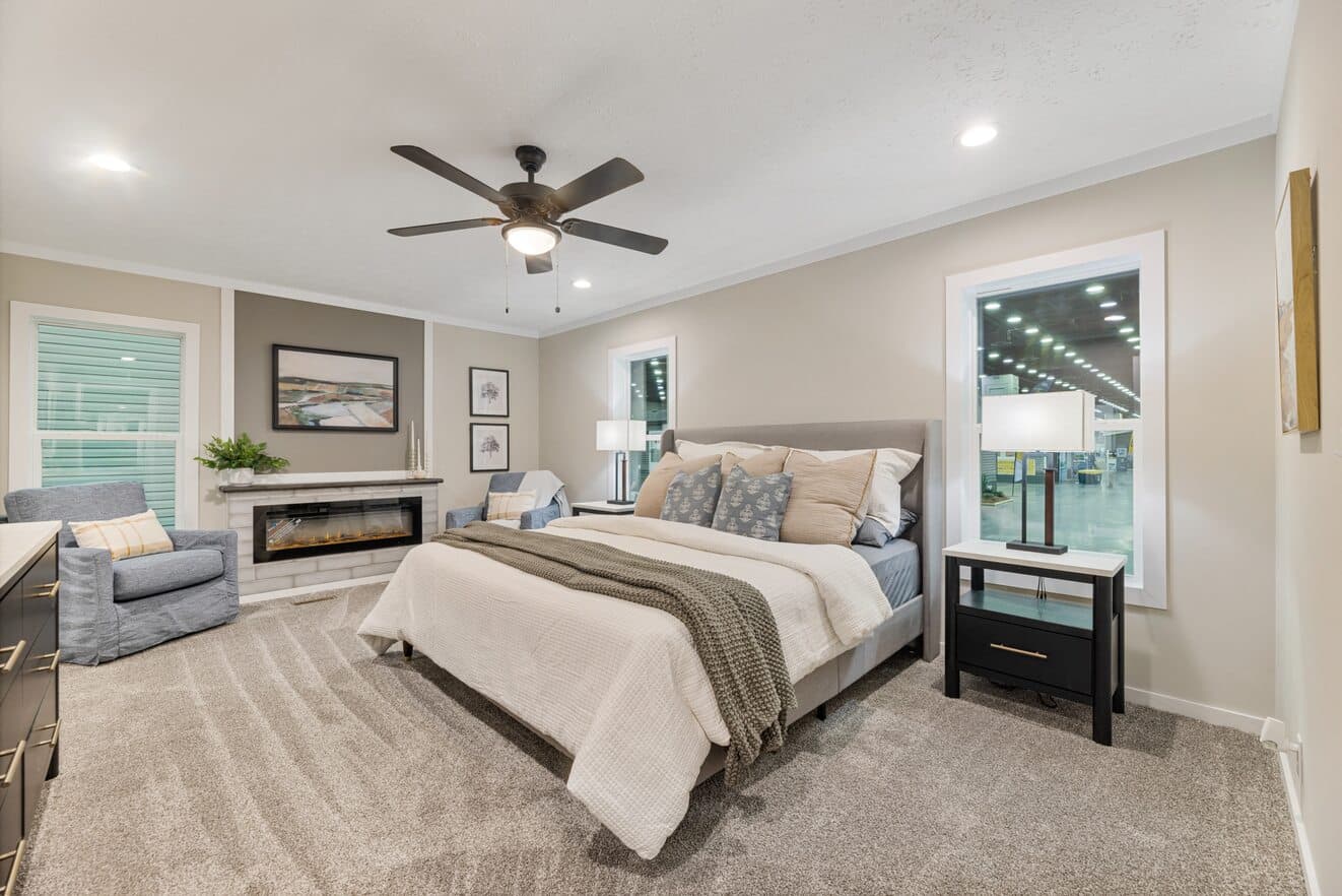 Stratos 28643b bedroom home features