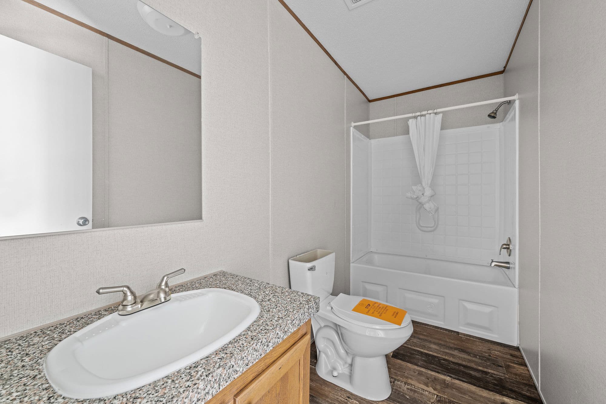Dash 2 bathroom home features