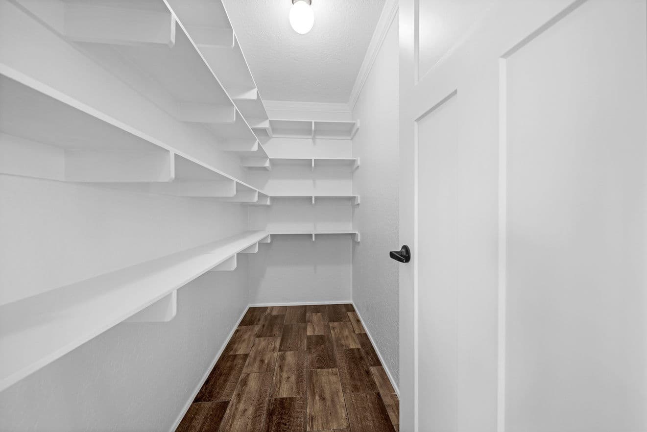 Sapphire 28663a interior home features