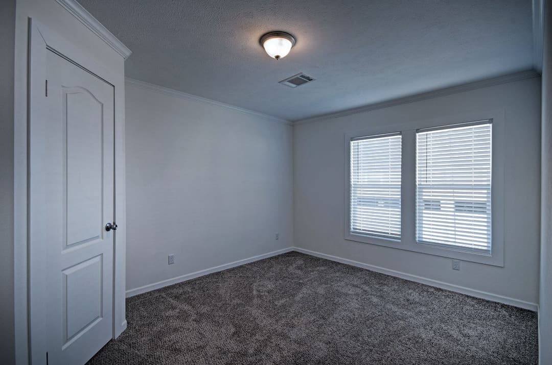 Sardis bedroom home features