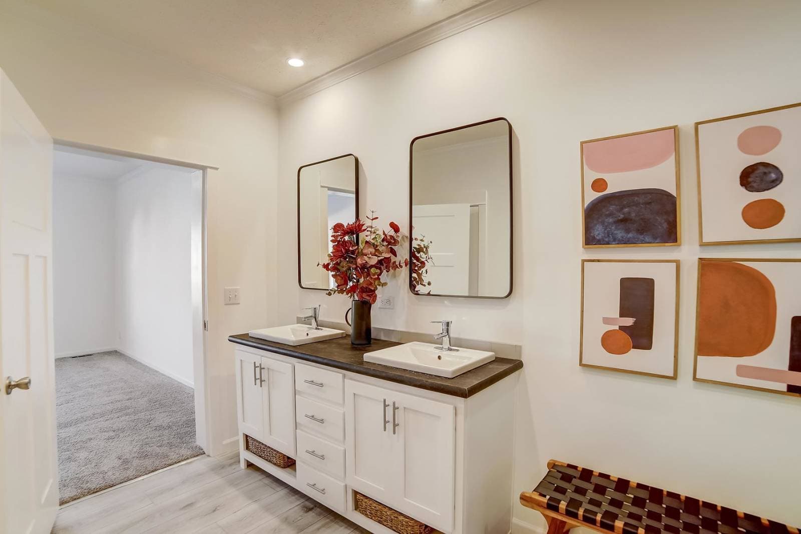 Ironclad 3260-05 bathroom home features