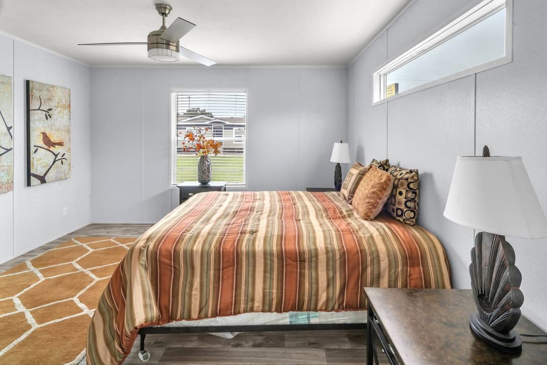 Valu 28483u interior and bedroom home features