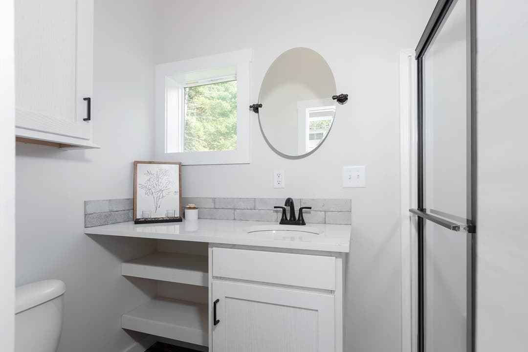 Cahaba bathroom home features