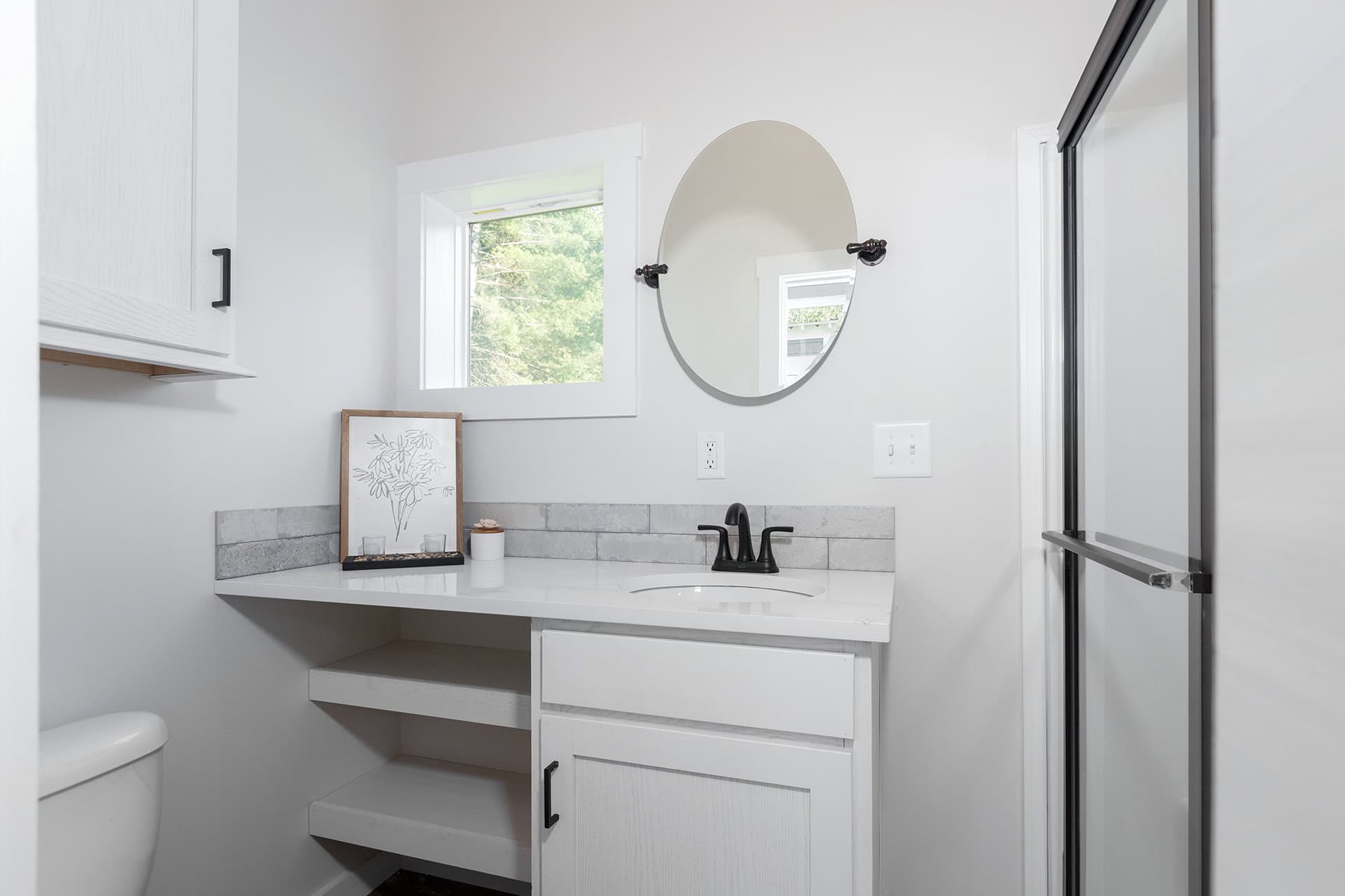 Cahaba bathroom home features