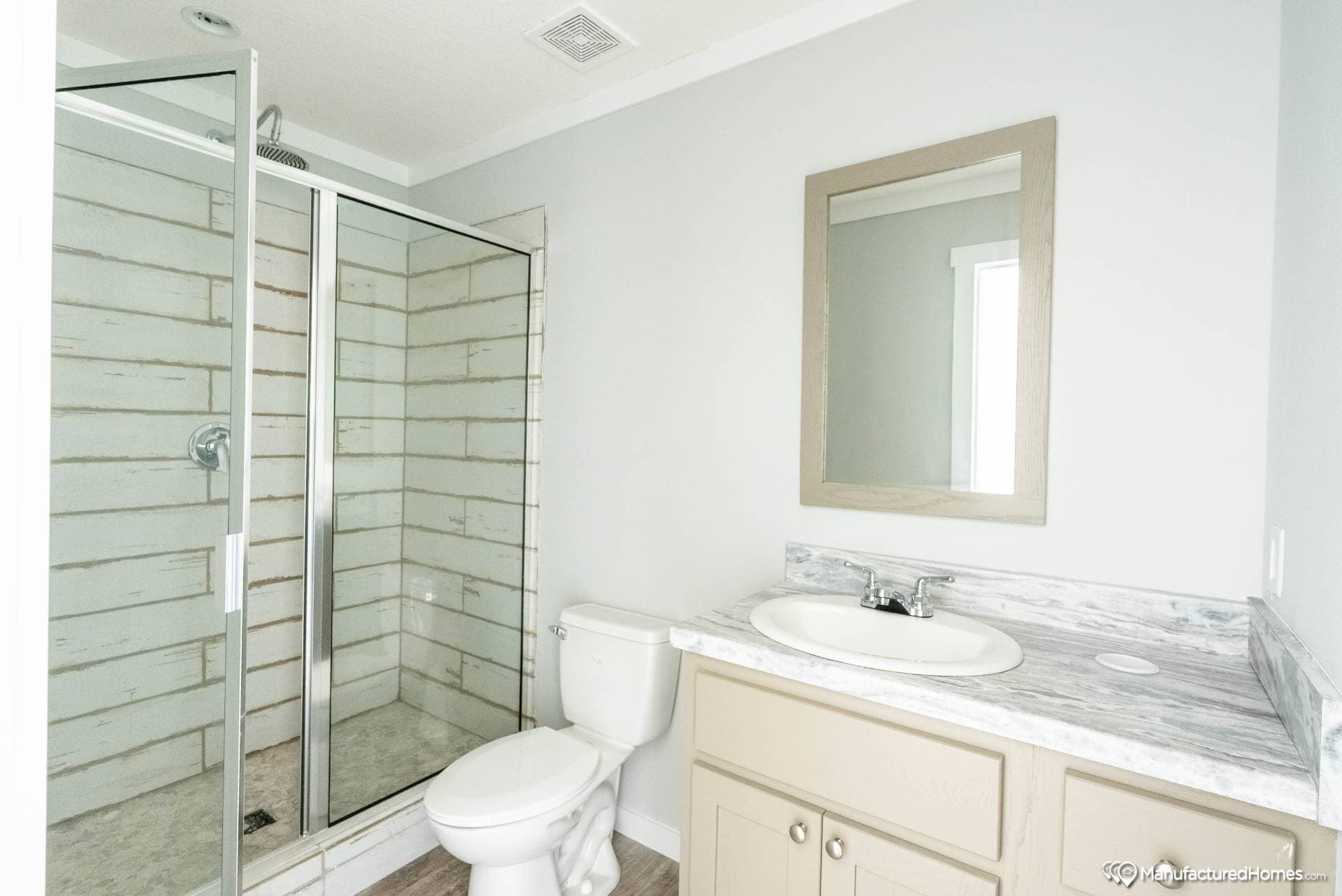 Chc1670-103 bathroom home features