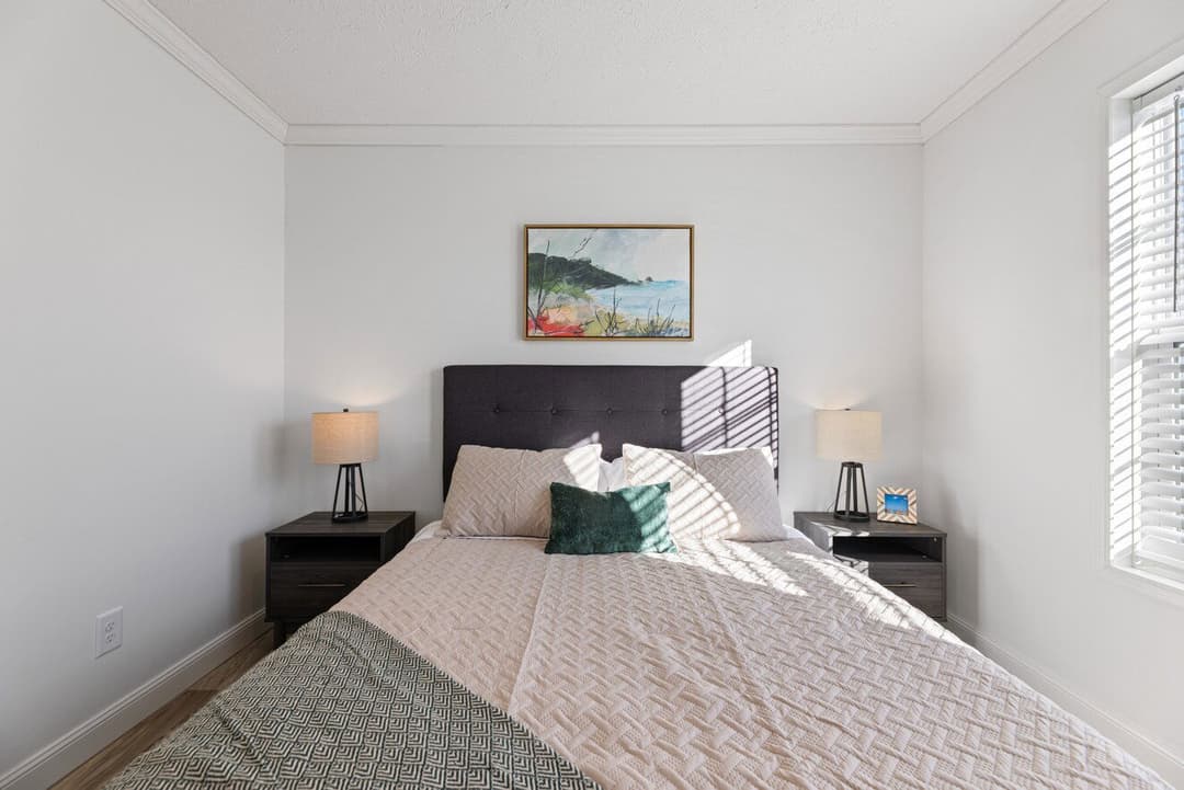 The sugar run duplex interior and bedroom home features