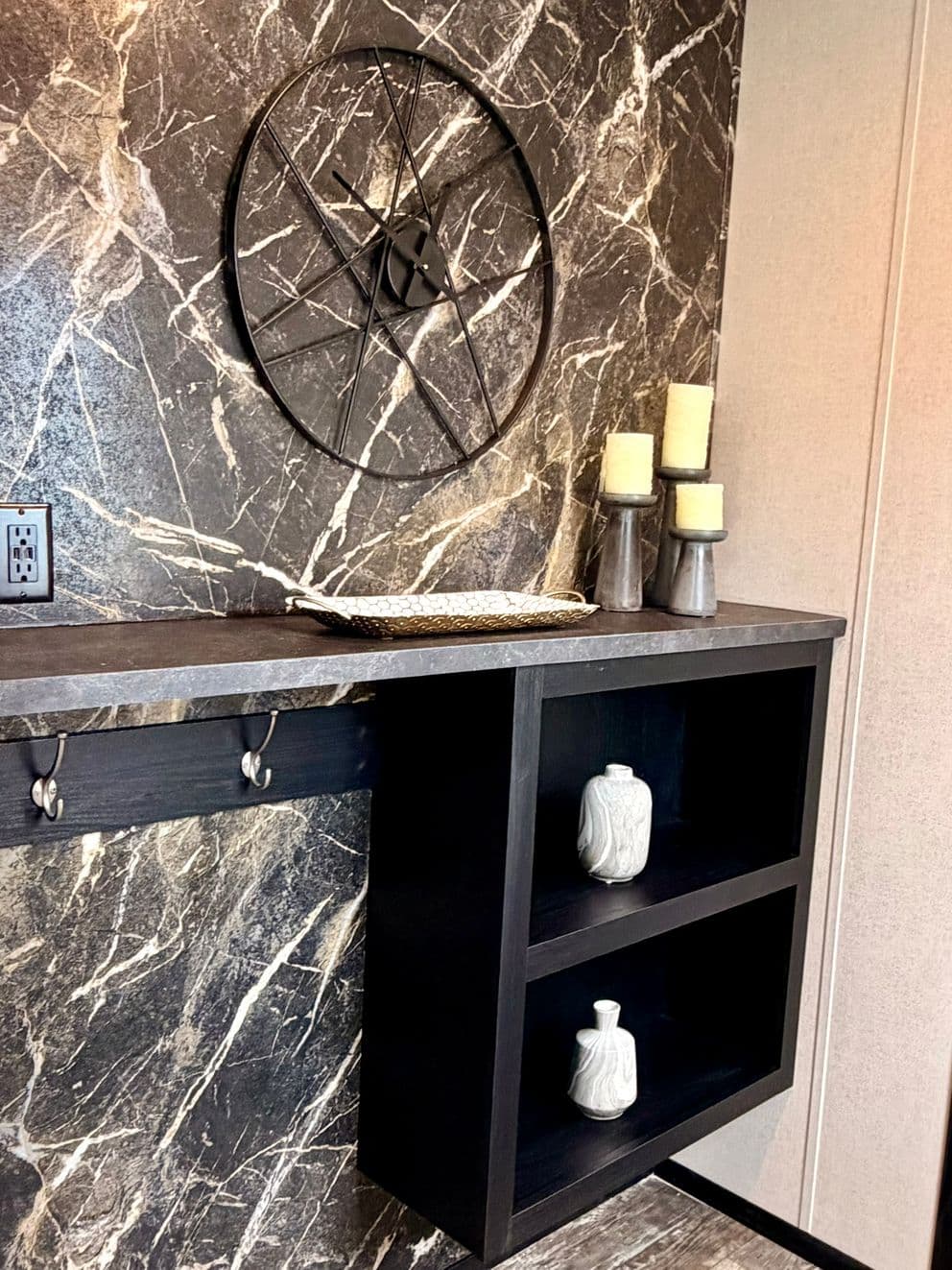 Pearl interior home features