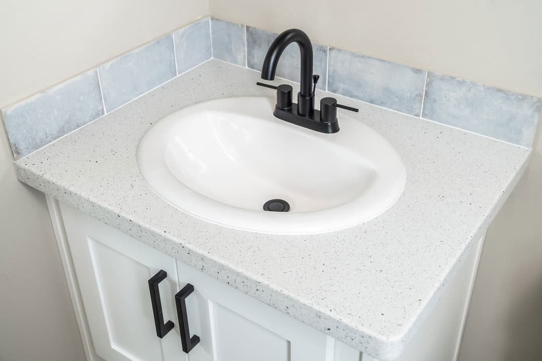 Eagle 11351g bathroom home features