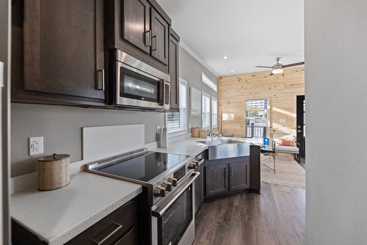 Wedge 13442s kitchen home features