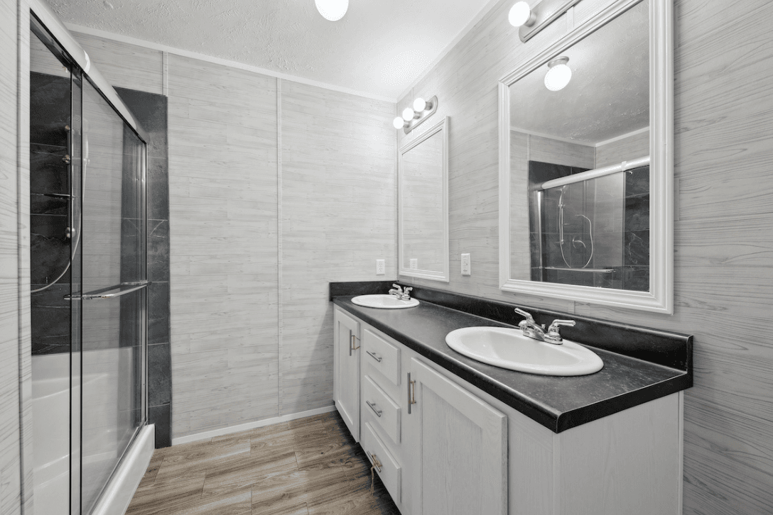 Md-116 lakeside bathroom home features