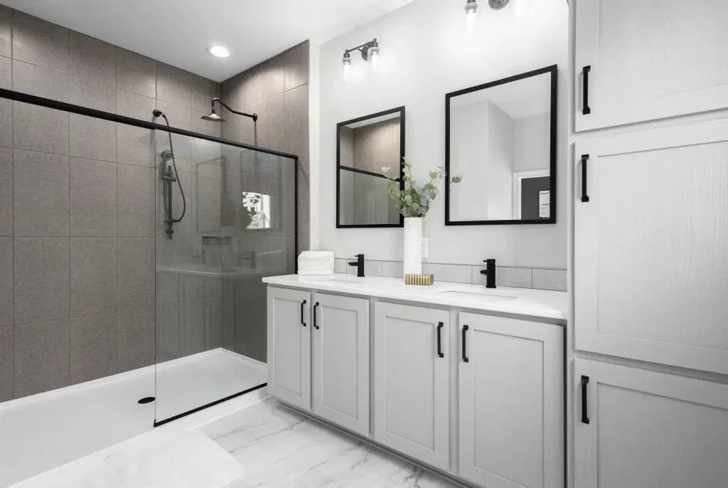 Pinecrest elite bathroom home features