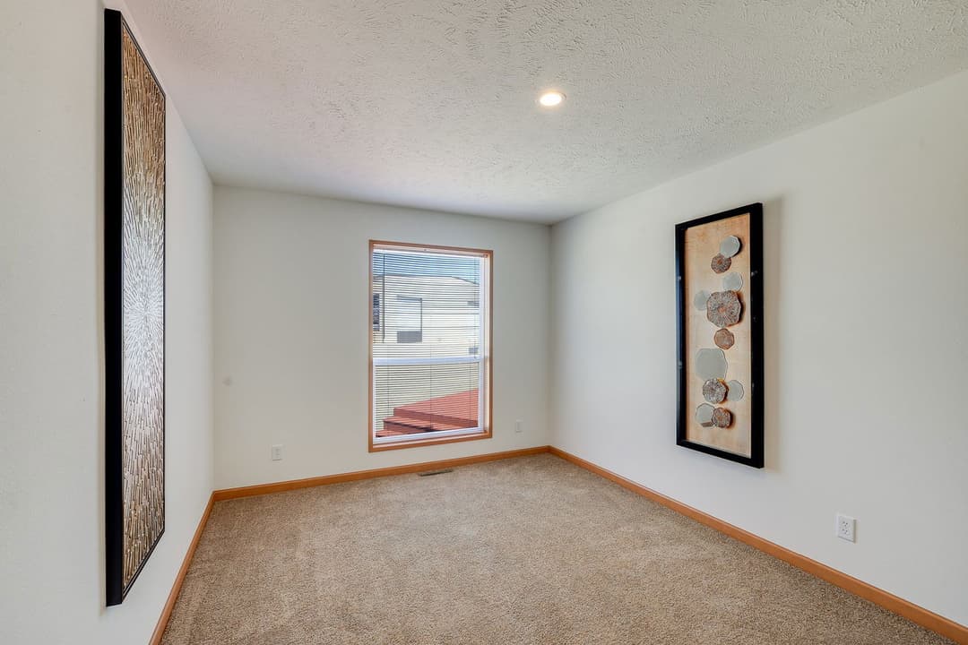 The blue ridge 185005 bedroom home features