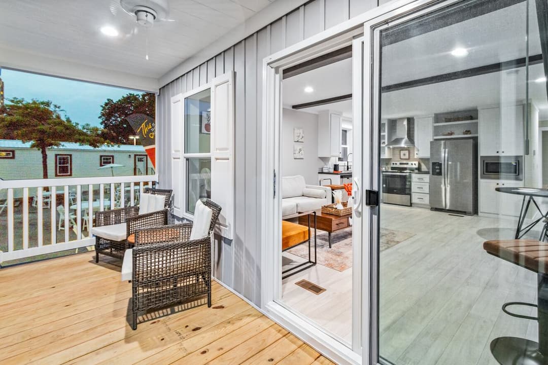 Urban 16462u exterior and hero home features