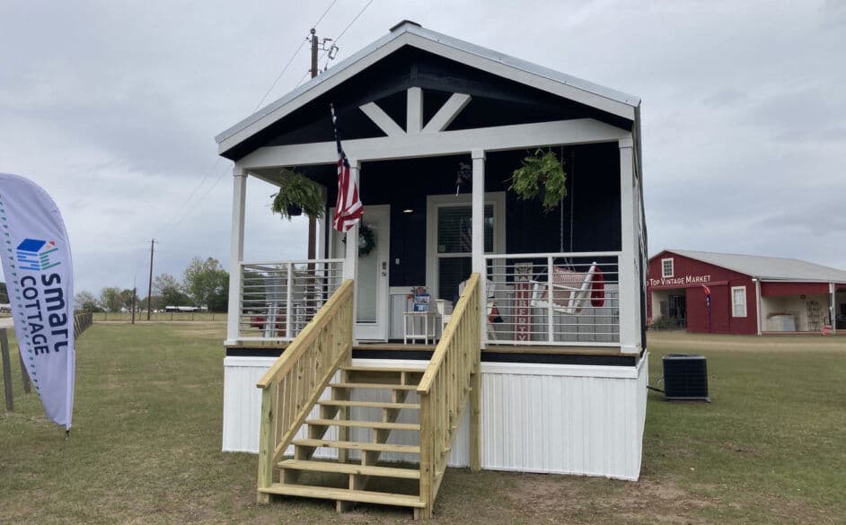 Mockingbird d50ep8 hero, elevation, and exterior home features