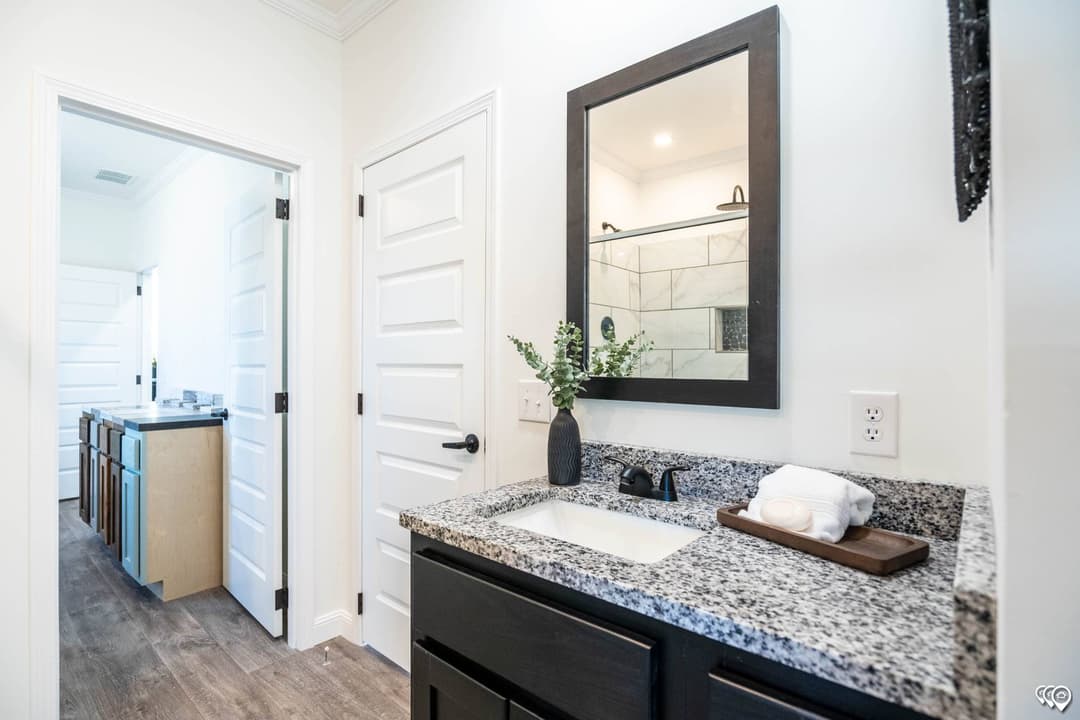 Pri1680-1031 bathroom home features