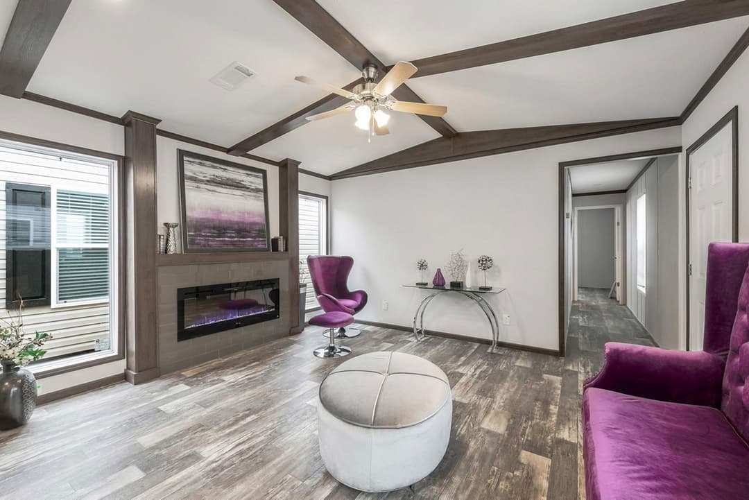 Canal interior home features