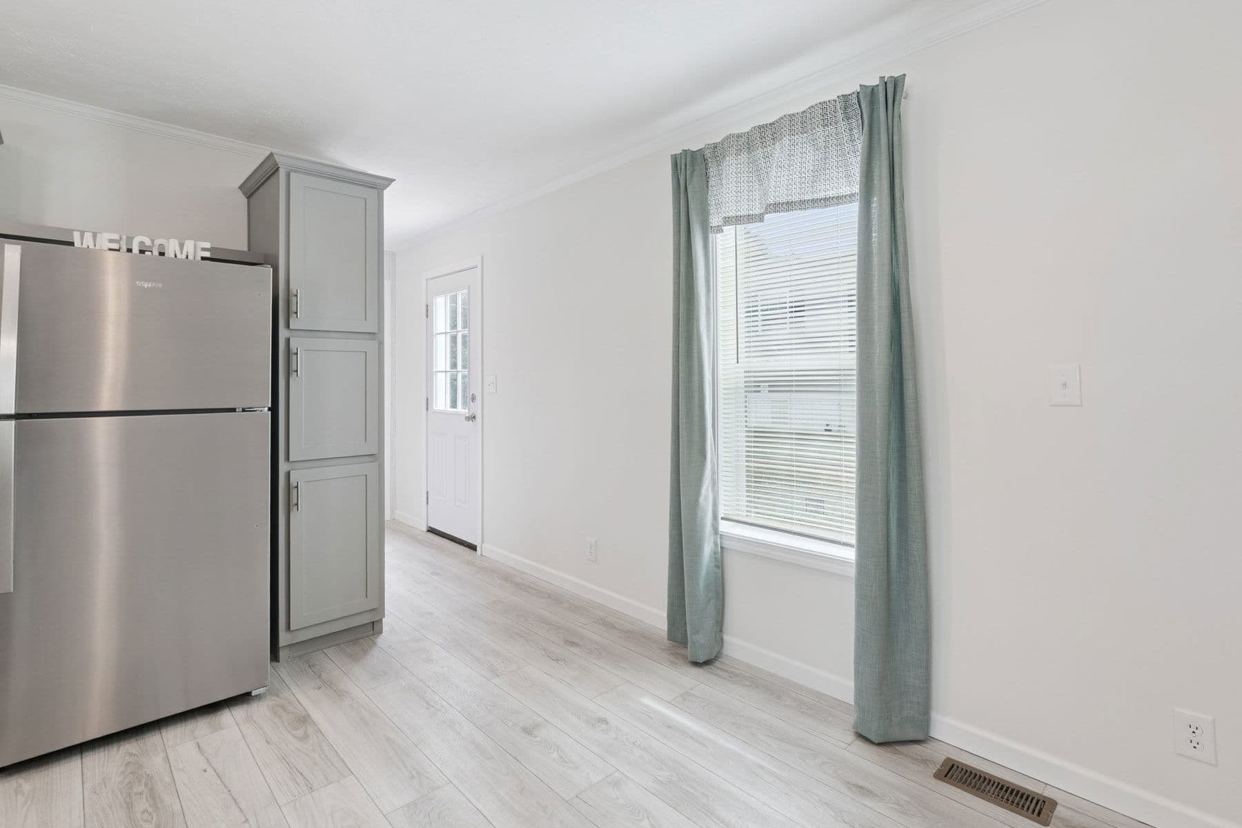 Achiever 6902 interior home features